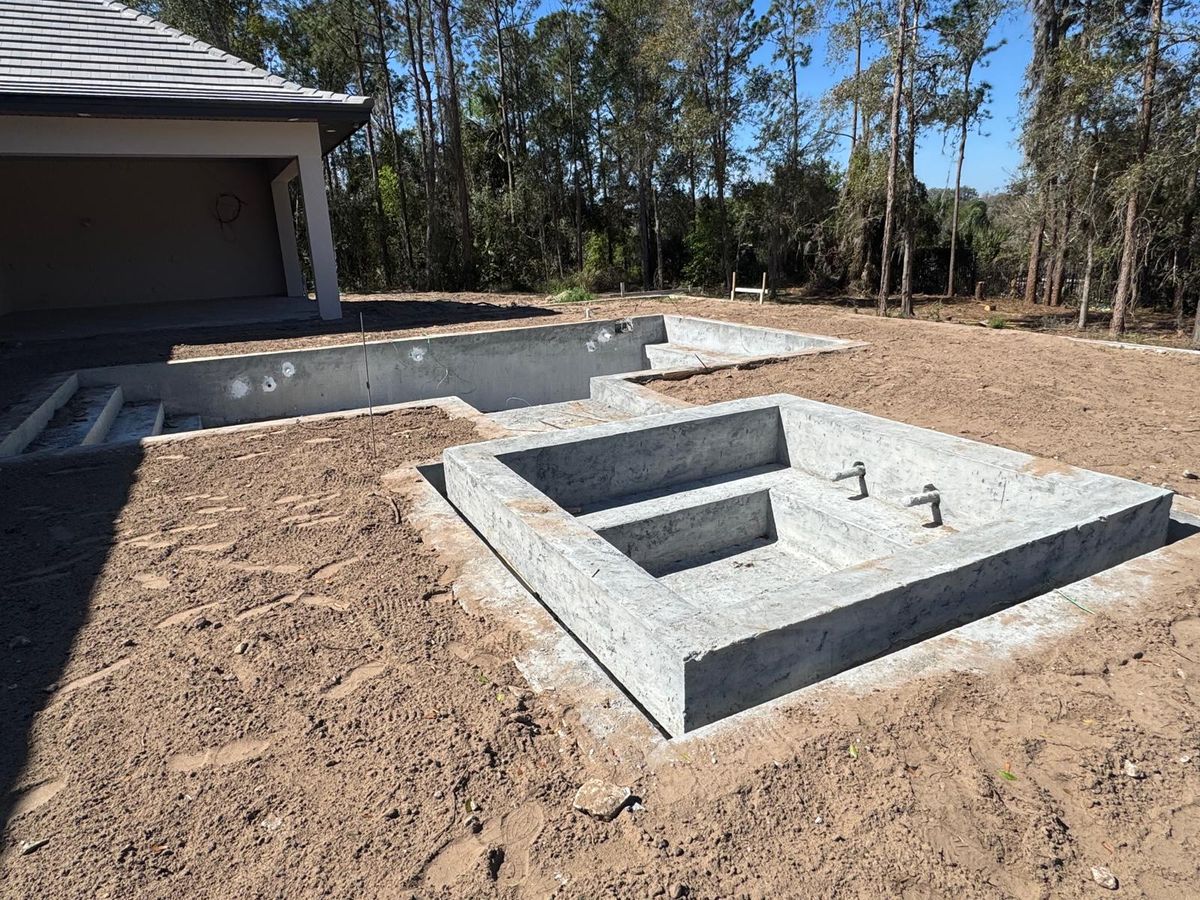 Modern Geometric Pool & Spa - Photo 1 - Pool Coping in Central Florida, FL