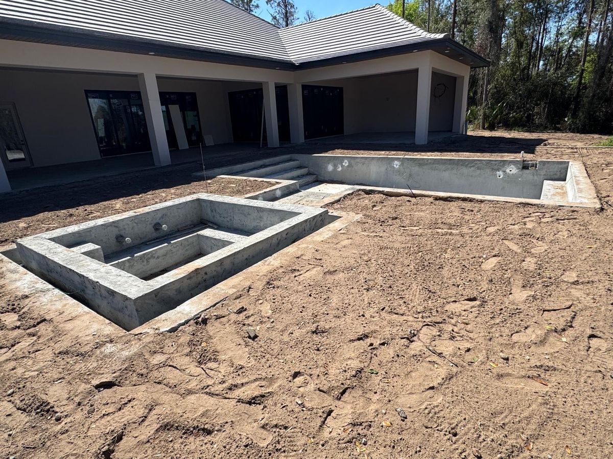 Modern Geometric Pool & Spa - Photo 2 - Pool Coping in Central Florida, FL