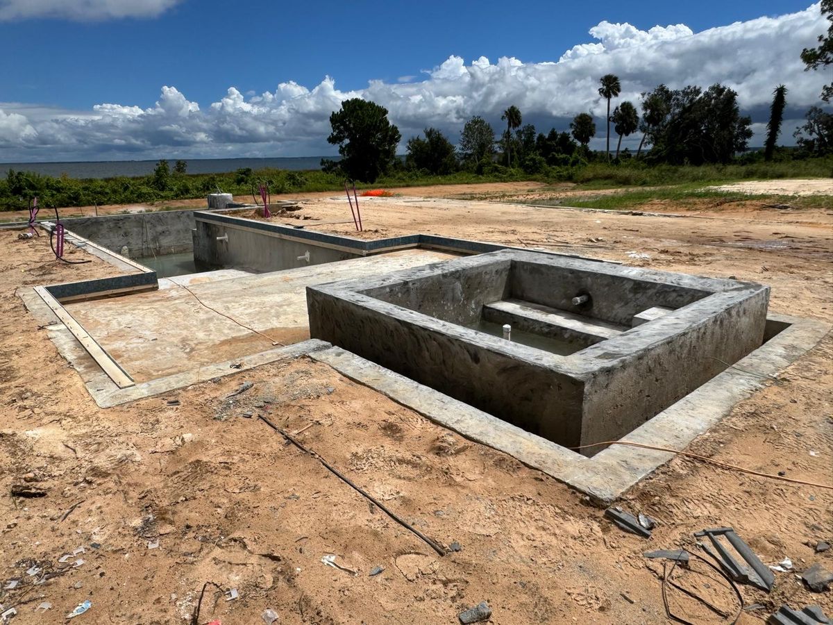 Glass Mosaic Spa & Travertine Coping - Photo 2 - Spa & Hot Tub Tile in Orlando, FL